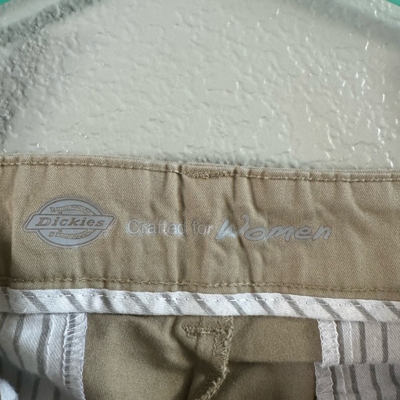 Dickies Khaki Relaxed Women’s Pants - Picture 4 of 6